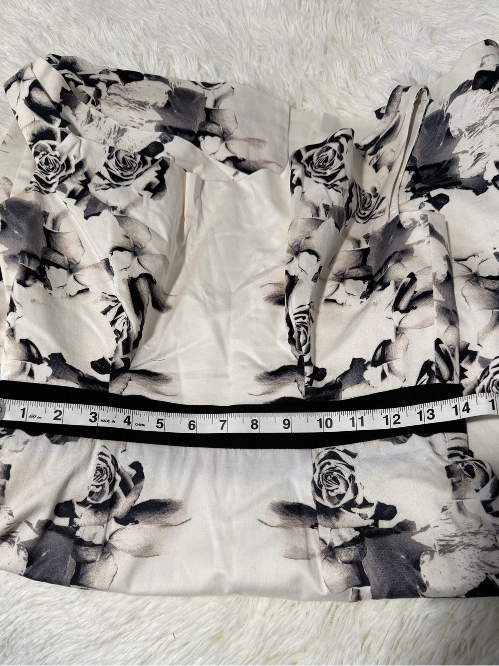 Black Halo Floral Sheath Dress • Sleeveless • Classic Fit & Flare Silhouette - Picture 8 of 12